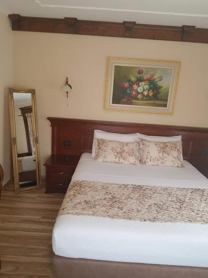 Vila Dante Boutique Hotel Tushemisht Szoba fotó